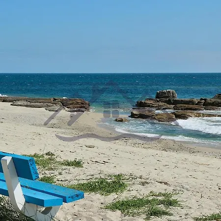 Holiday home La Petite Ty Awenig: Beachfront Getaway *