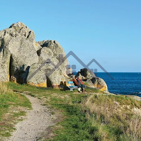Holiday home La Petite Ty Awenig: Beachfront Getaway *