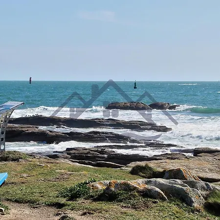 Holiday home La Petite Ty Awenig: Beachfront Getaway Guilvinec