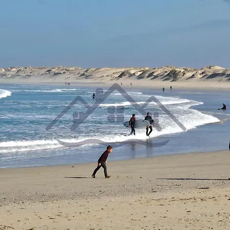 Holiday home La Petite Ty Awenig: Beachfront Getaway Guilvinec